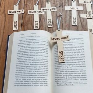 10 Jesus Loves you Book Marks